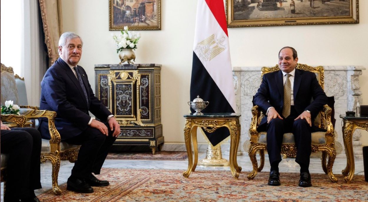 In Egitto, l'incredibile Tajani si sente rassicurato da al-Sisi su Regeni e Zaki