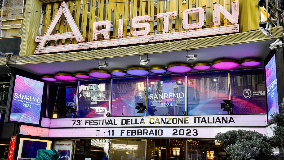 Pacco bomba (dimostrativo) a Sanremo: ma l'ordigno non poteva esplodere Pacco bomba (dimostrativo) a Sanremo: ma l'ordigno non poteva esplodere