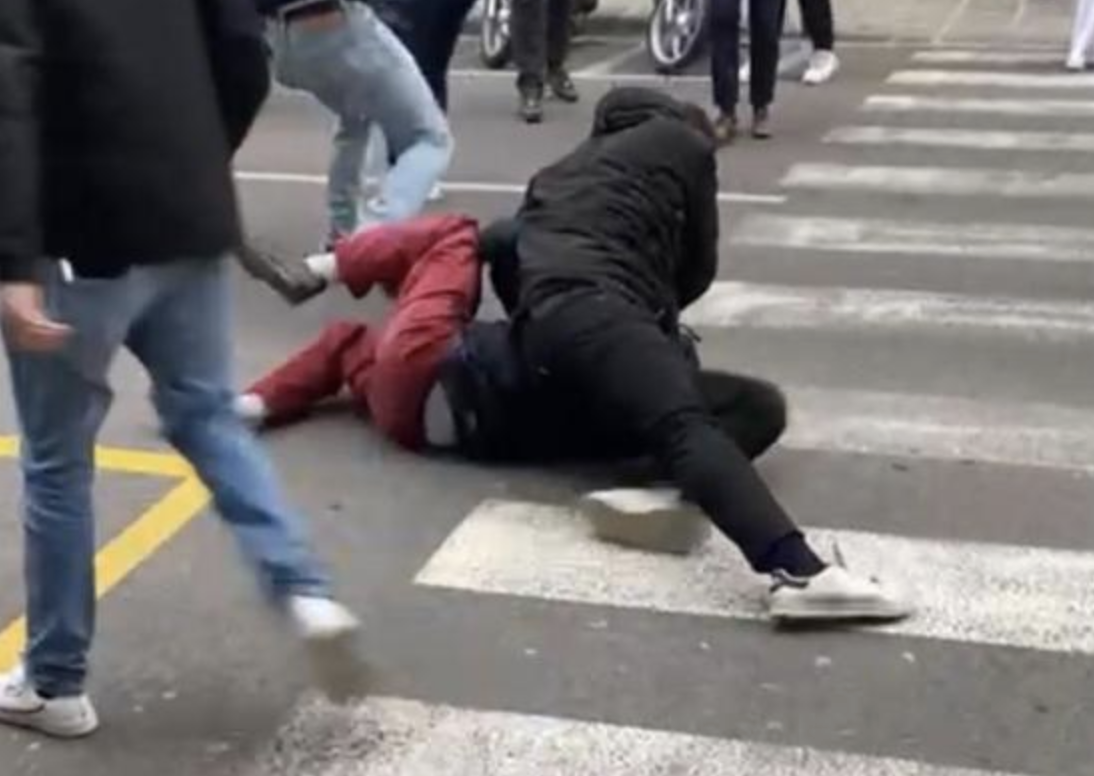 Raid fascista davanti un liceo fiorentino: picchiati alcuni studenti