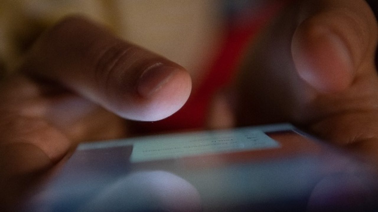 adult-francia-1280×720 La Francia vuole bloccare l'accesso al porno ai minori: un'app certificherà l'età degli utenti