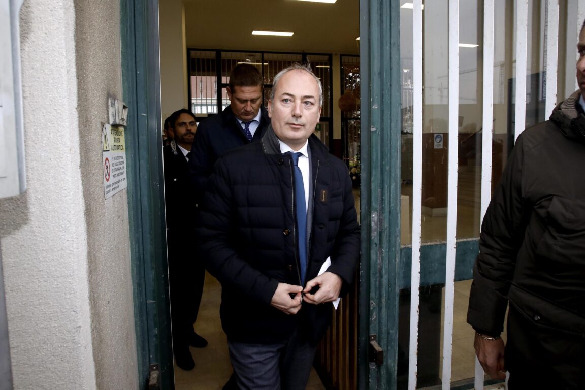 Beccaria: Ostellari, vicini alla cattura degli evasi Cospito, Delmastro e Ostellari sotto scorta: ecco la decisione della prefettura