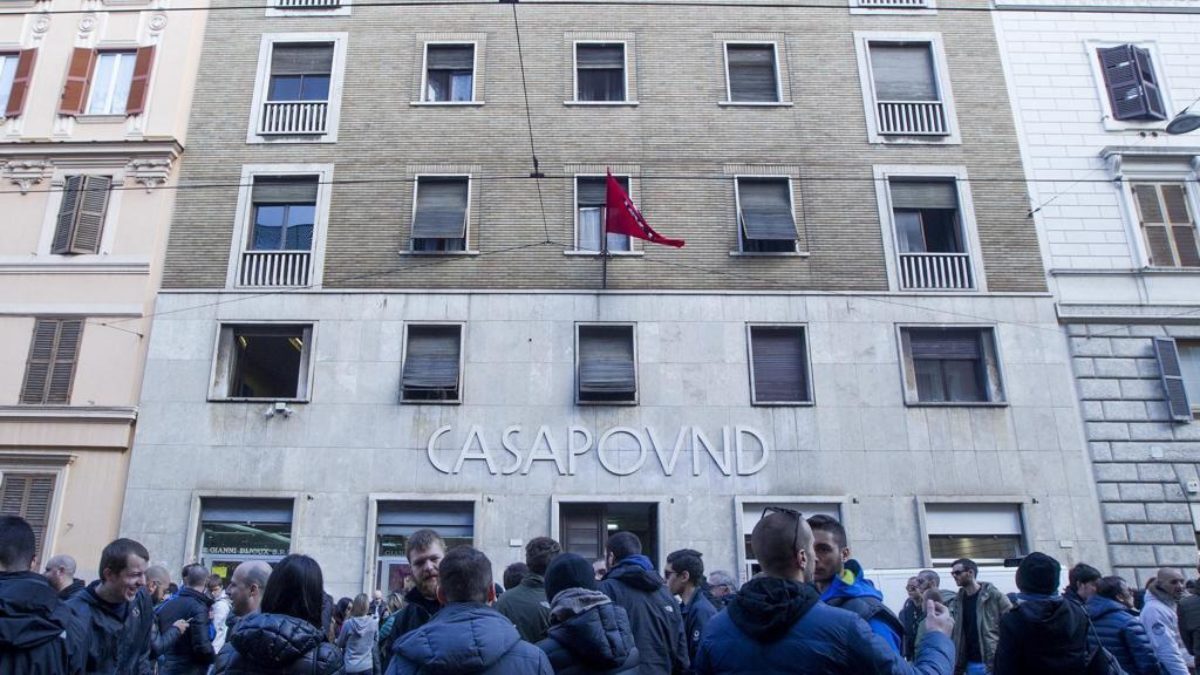 Meloni preannuncia lo sgombero dei fascisti di Casapound: "Basta occupazioni abusive"