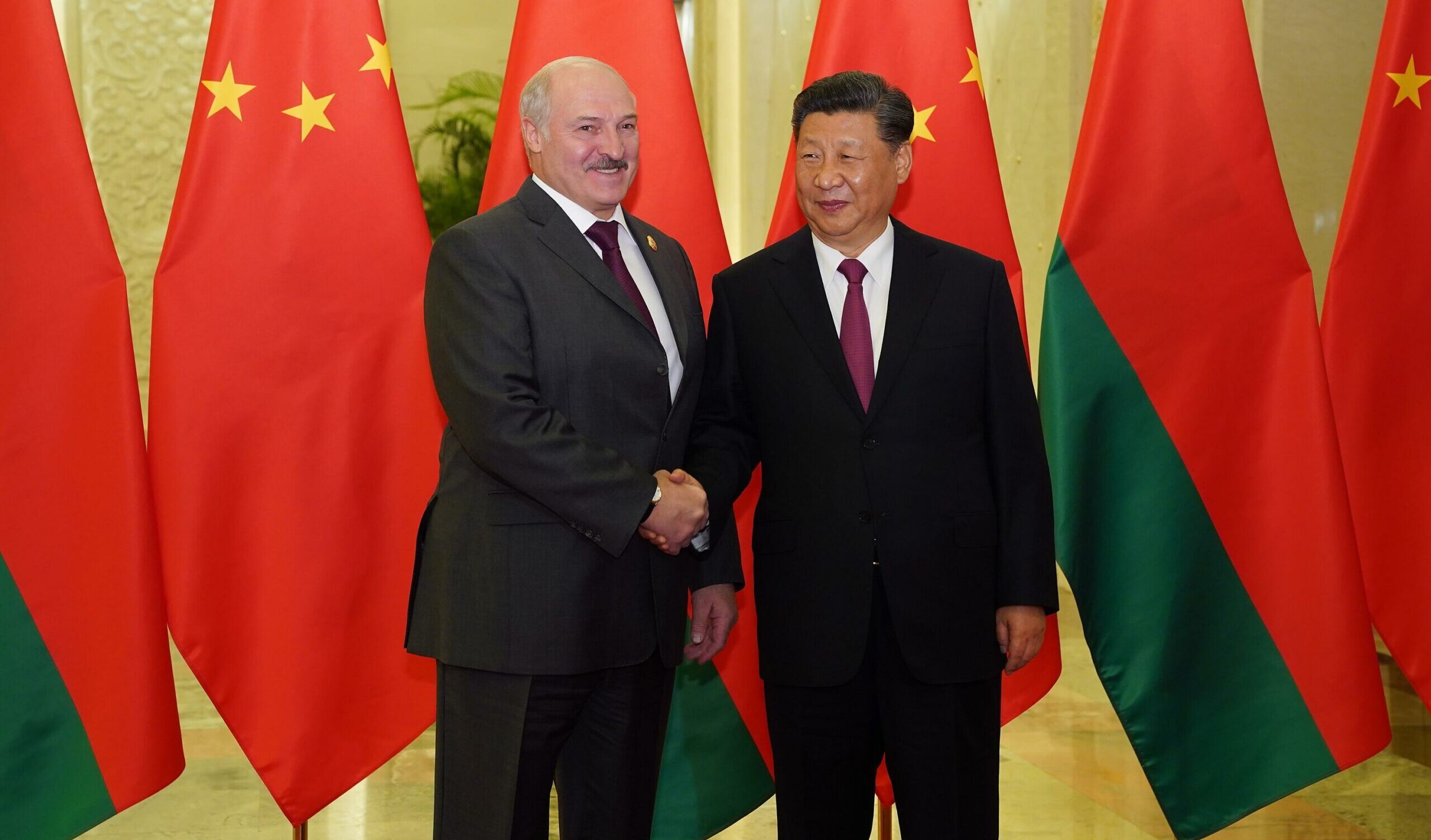 Lukashenko in Cina per siglare con Xi Jinping un accordo di cooperazione Lukashenko in Cina per siglare con Xi Jinping un accordo di cooperazione