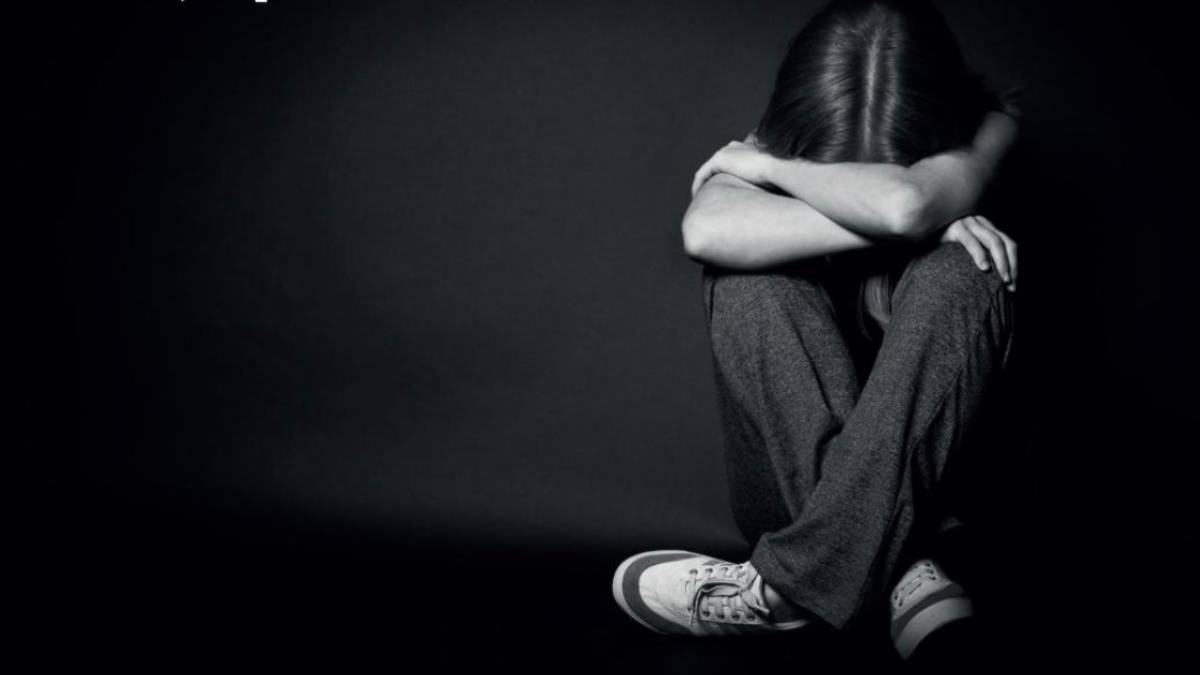 solitudine Studentessa dicannovenne: un’altra vita spezzata dalla stigmatizzazione del successo e dalla crisi sociale