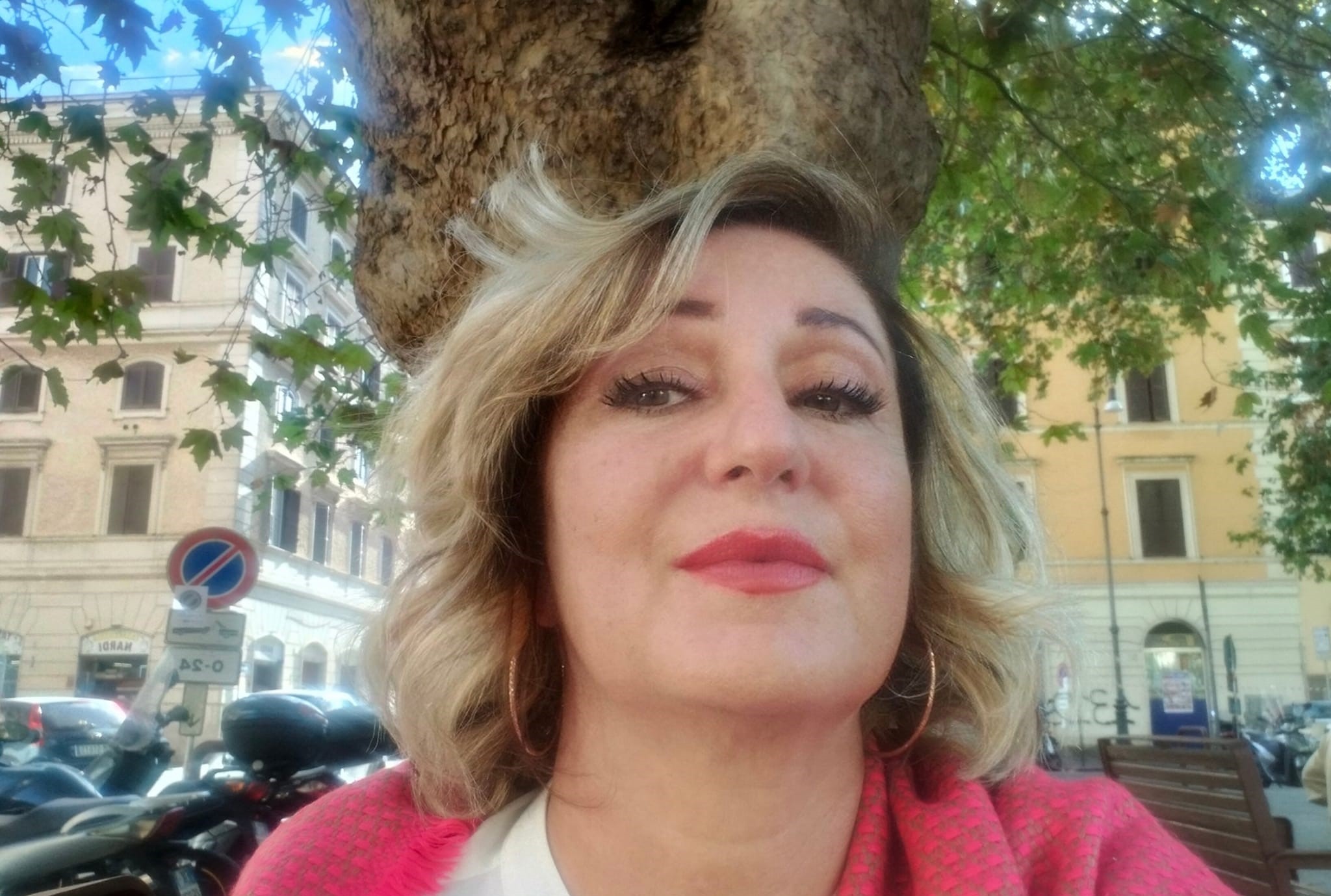 Foto Daniela Bertulu Daniela Bertulu, un’autrice di racconti dallo stile ribelle e futuristico