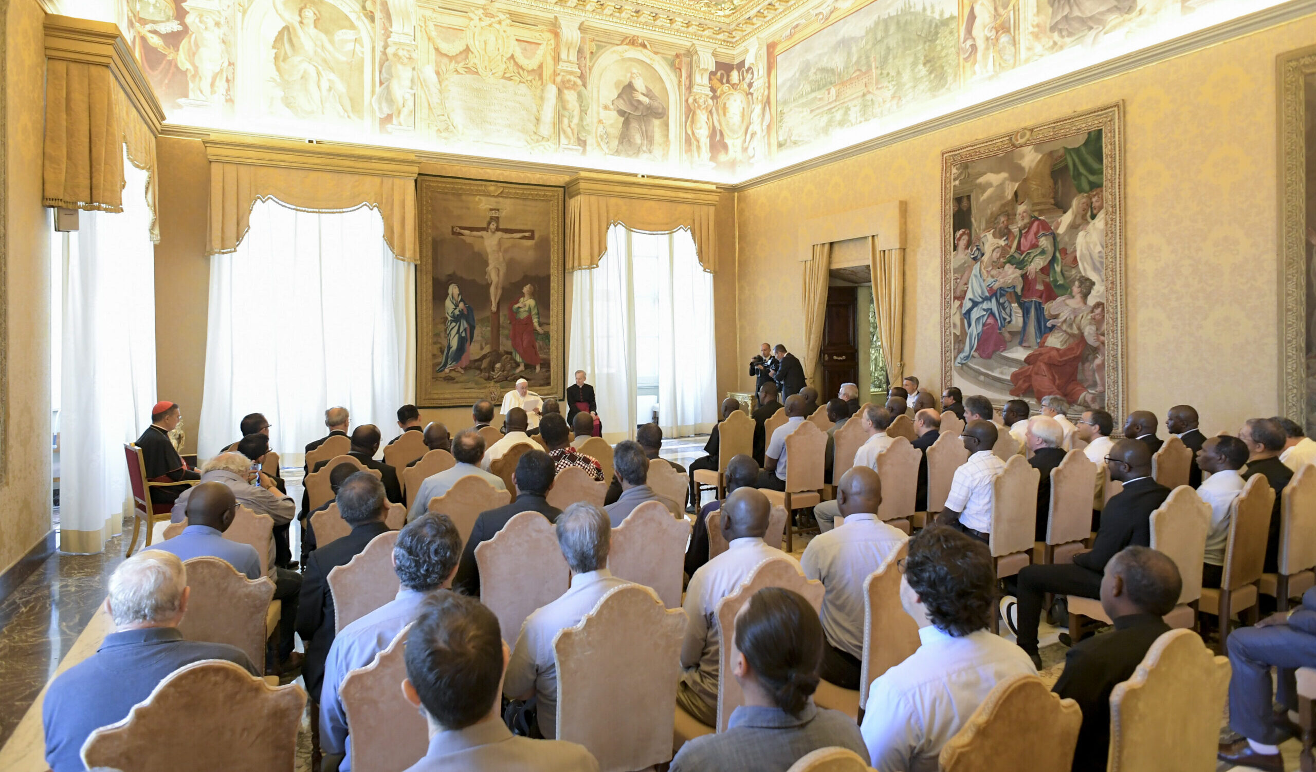 Migranti: il "mondo di Francesco" a difesa dei più indifesi Migranti: il "mondo di Francesco" a difesa dei più indifesi