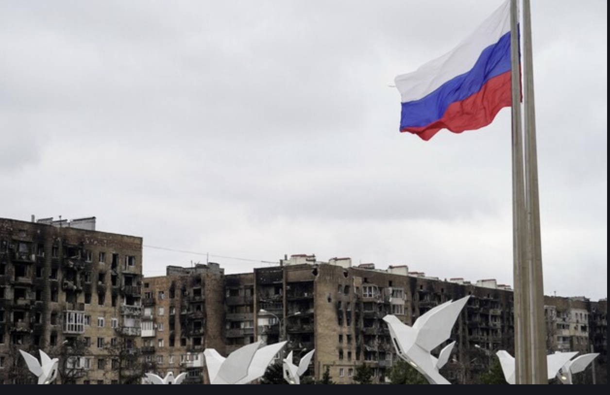 La resistenza ucraina fa saltare l'auto di un comandante russo nella Mariupol occupata
