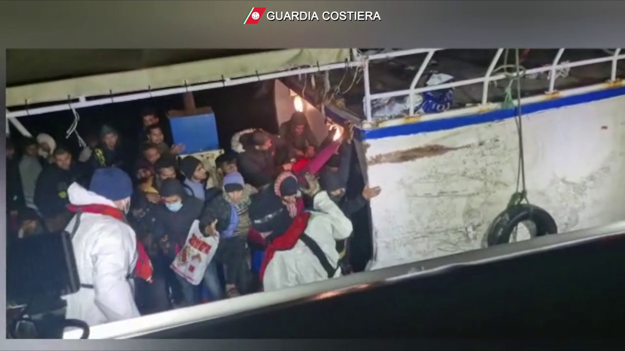 guardia-costiera-lampedusa Lampedusa, la guardia costiera ha salvato 211 migranti: dal 1 gennaio sono 9mila i tratti in salvo