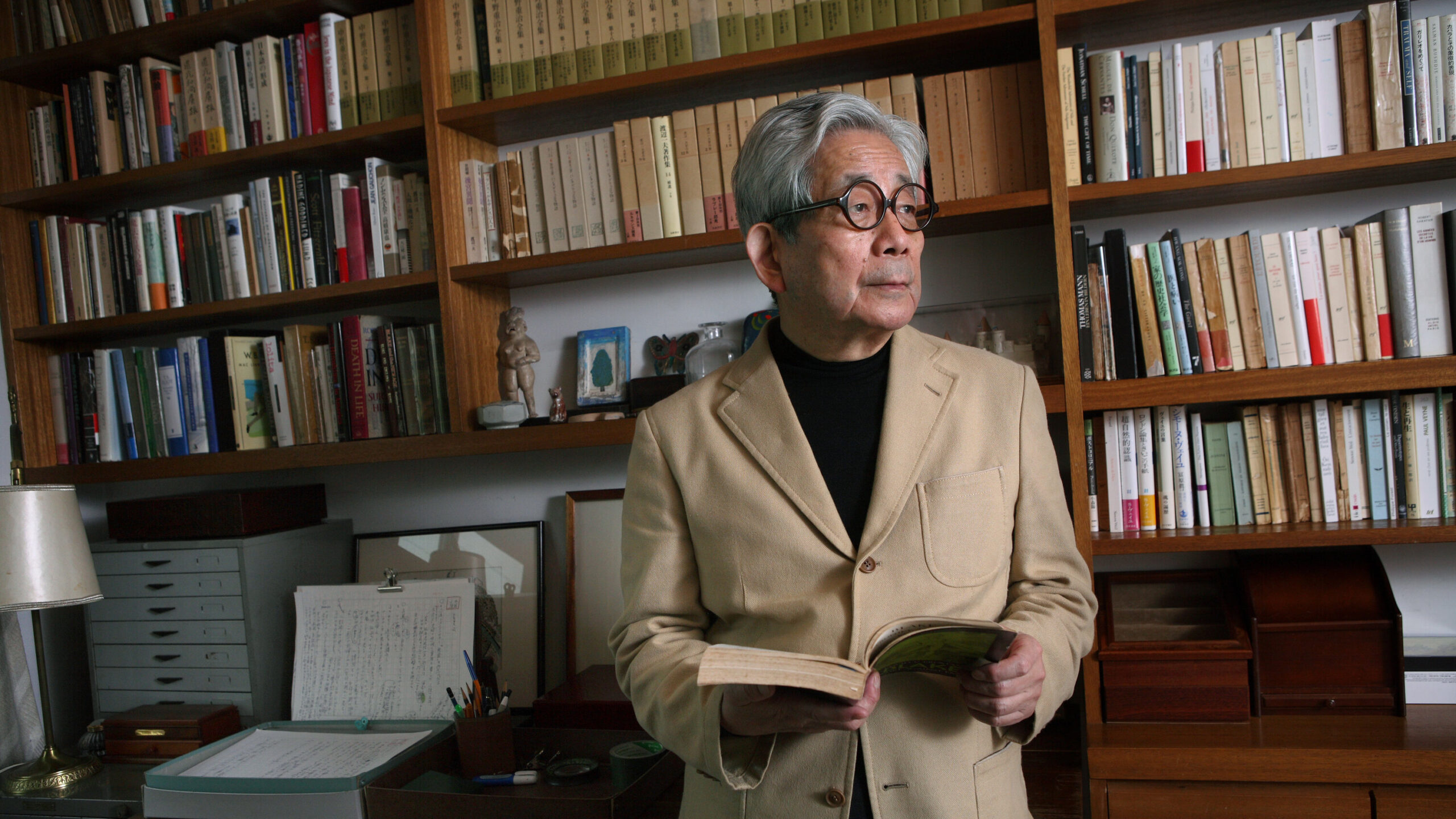 E' morto Kenzaburo Oe, il Nobel per la letteratura aveva 88 anni: ecco le sue opere