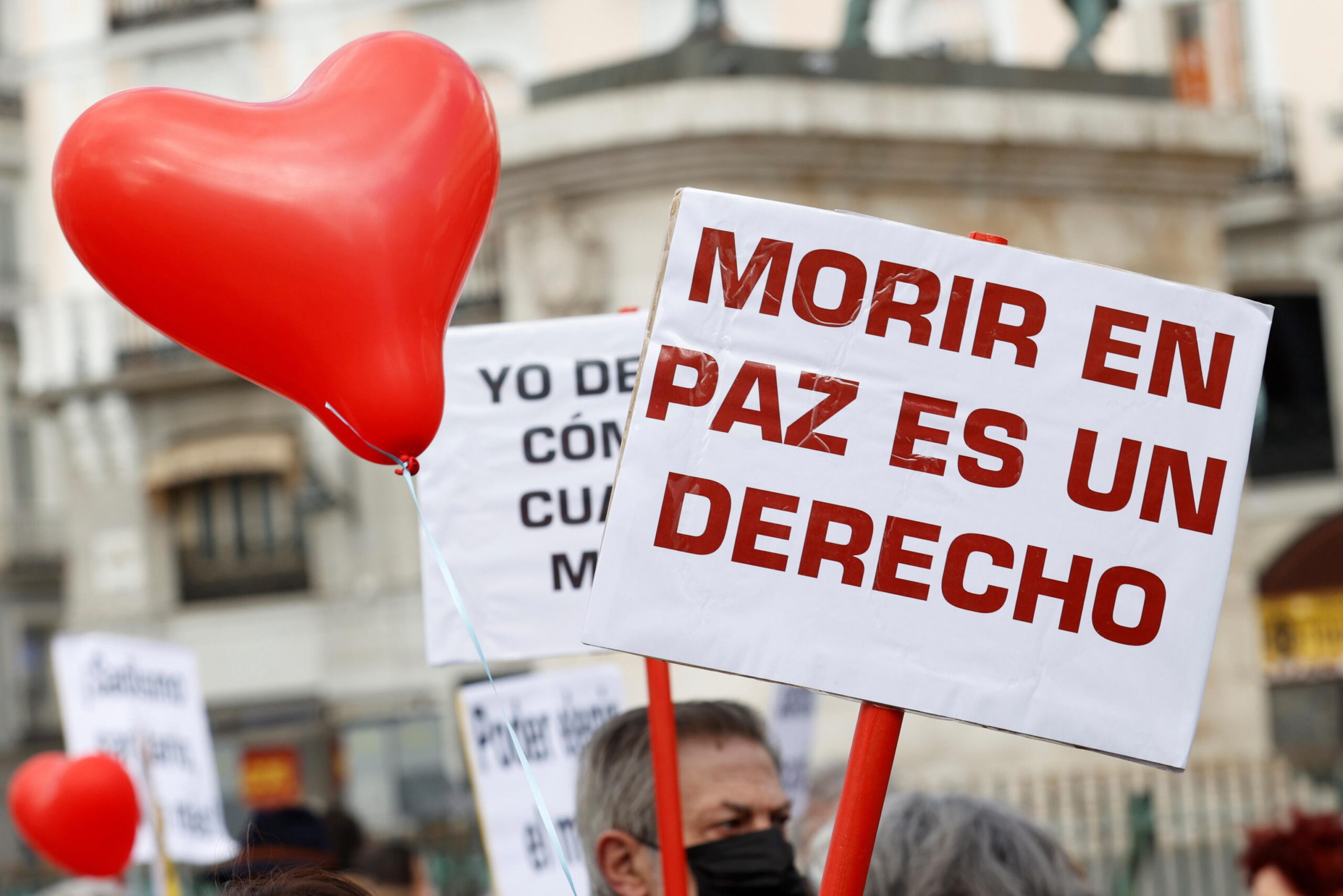 Spagna, la Corte Costituzionale dà il via libera all'eutanasia: respinto il ricorso di Vox