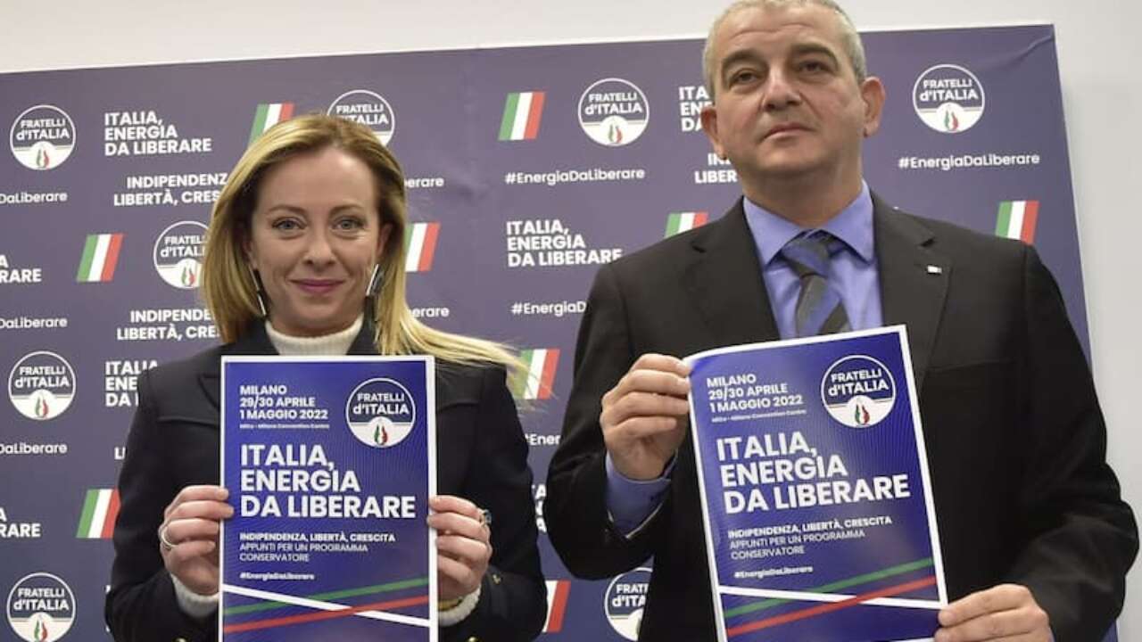 Via Rasella, Fazzolari critica La Russa ma in realtà lo giustifica: "Fallo di reazione". Ma reazione a cosa? Via Rasella, Fazzolari critica La Russa ma in realtà lo giustifica: "Fallo di reazione". Ma reazione a cosa?