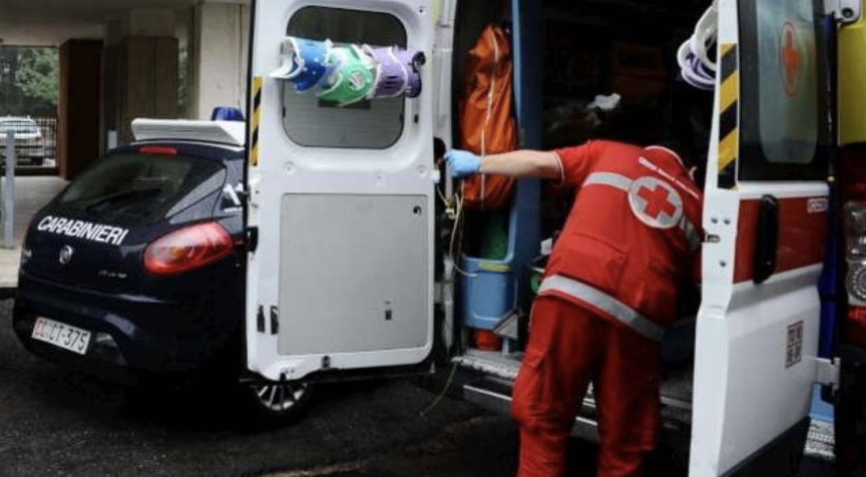 Screenshot 2023-04-01 alle 15.51.08 Si getta dal balcone con il figlio in braccio: donna morta sul colpo, bimbo grave