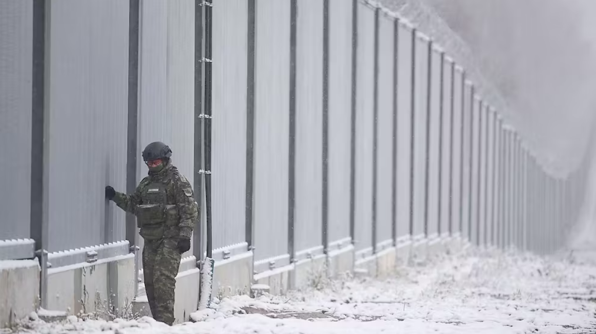 La Lettonia progetta una barriera al confine con la Bielorussia