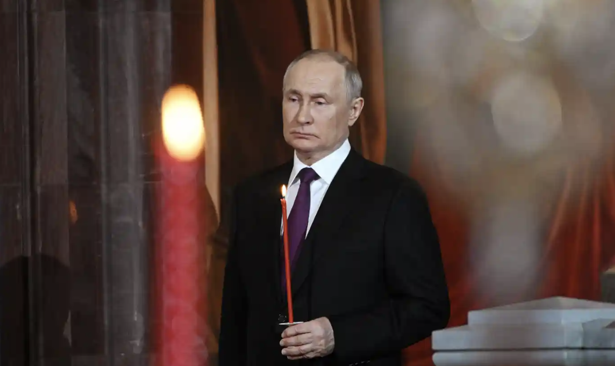 Putin il retrogrado: "L'obiettivo più importante di una donna è la maternità e la cura della famiglia" Putin il retrogrado: "L'obiettivo più importante di una donna è la maternità e la cura della famiglia"