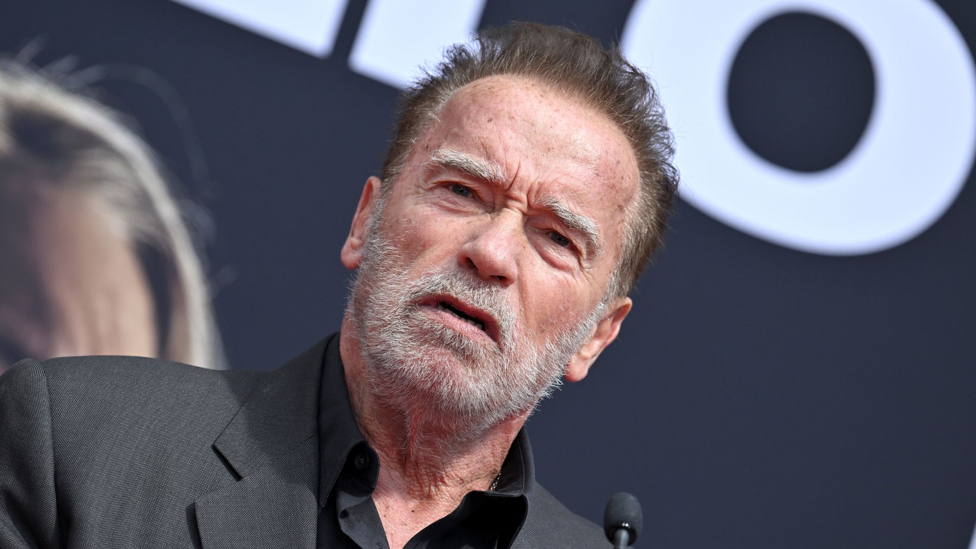 Schwarzenegger confessa: "Mio padre era un nazista risucchiato dall'odio". E su Trump...