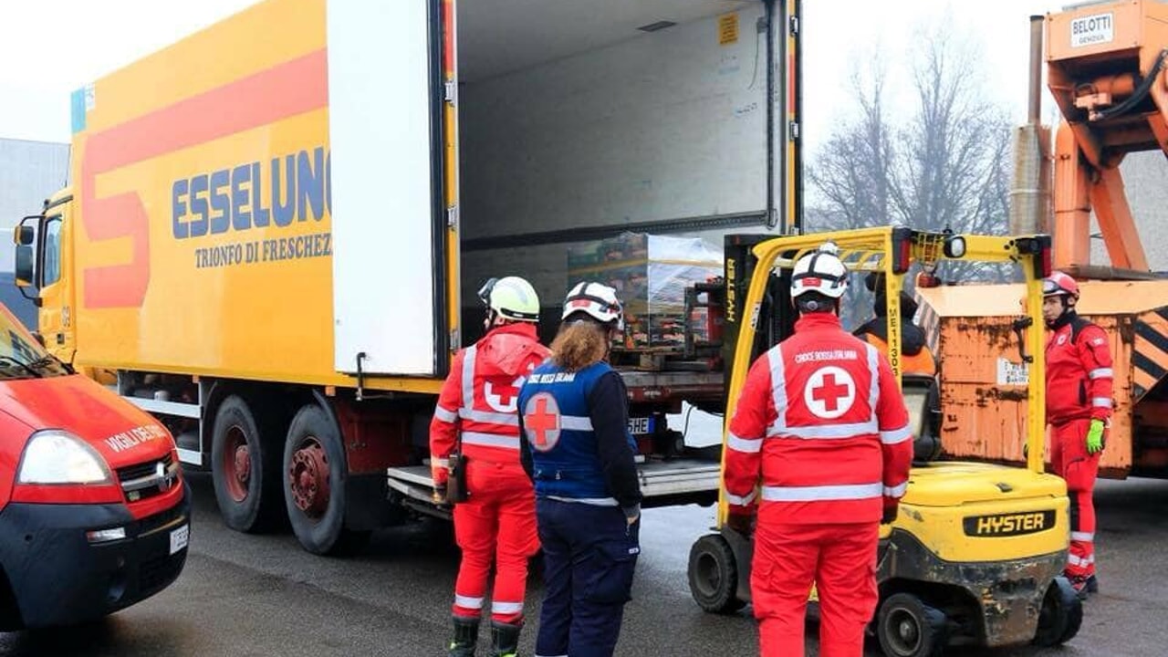 incidente-esselunga-lavoro Un autista di 48 anni è morto schiacciato tra due camion: l'incidente alla Esselunga di Pioltello