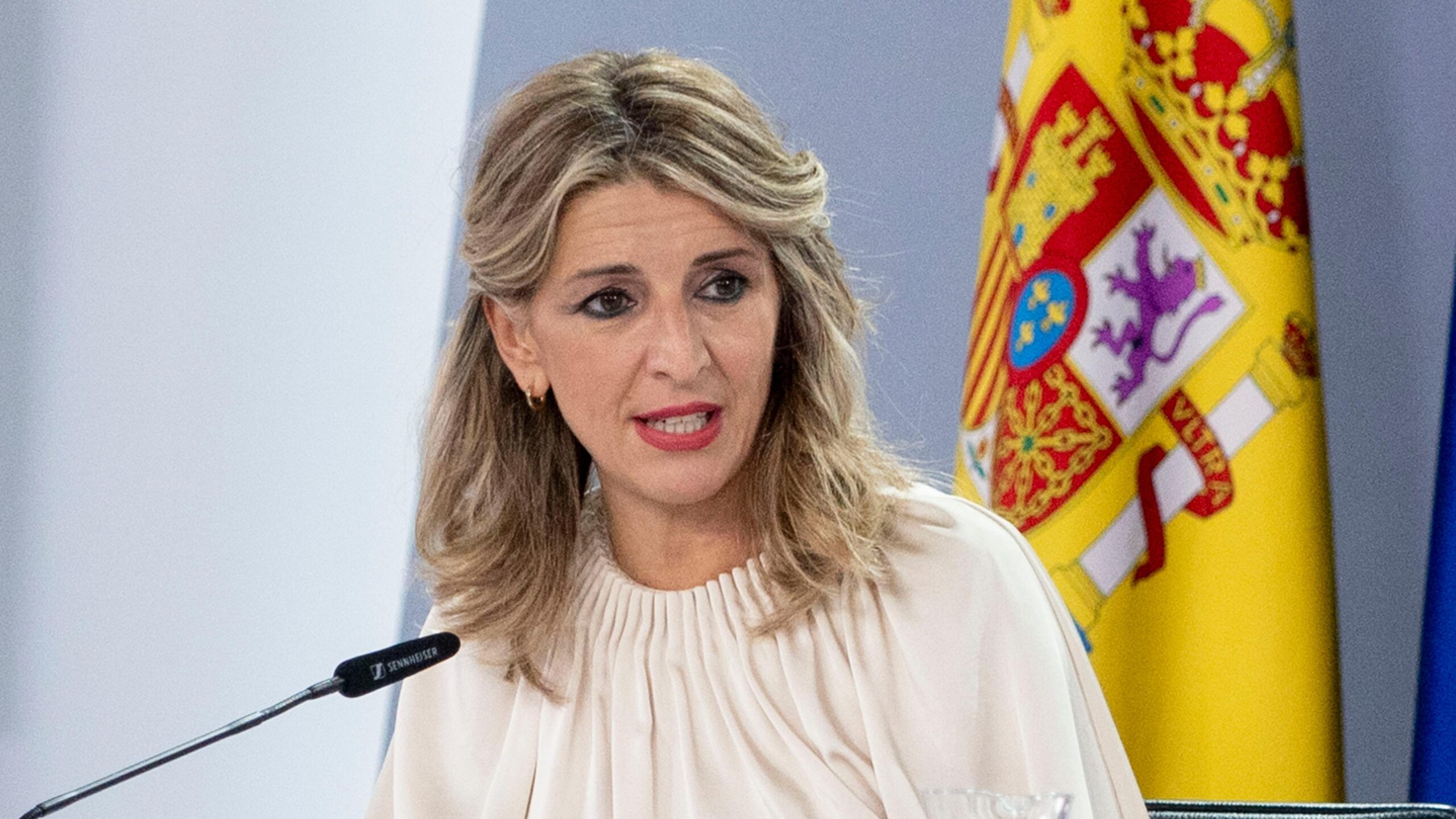 Madrid, la vice-premier spagnola attacca Meloni: "Le sue riforme sono contro i lavoratori"