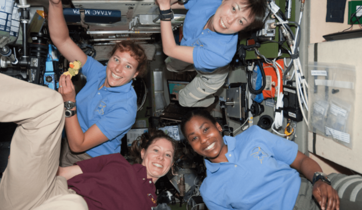 Equipaggi femminili più sostenibili nello spazio: il risparmio energetico delle astronaute