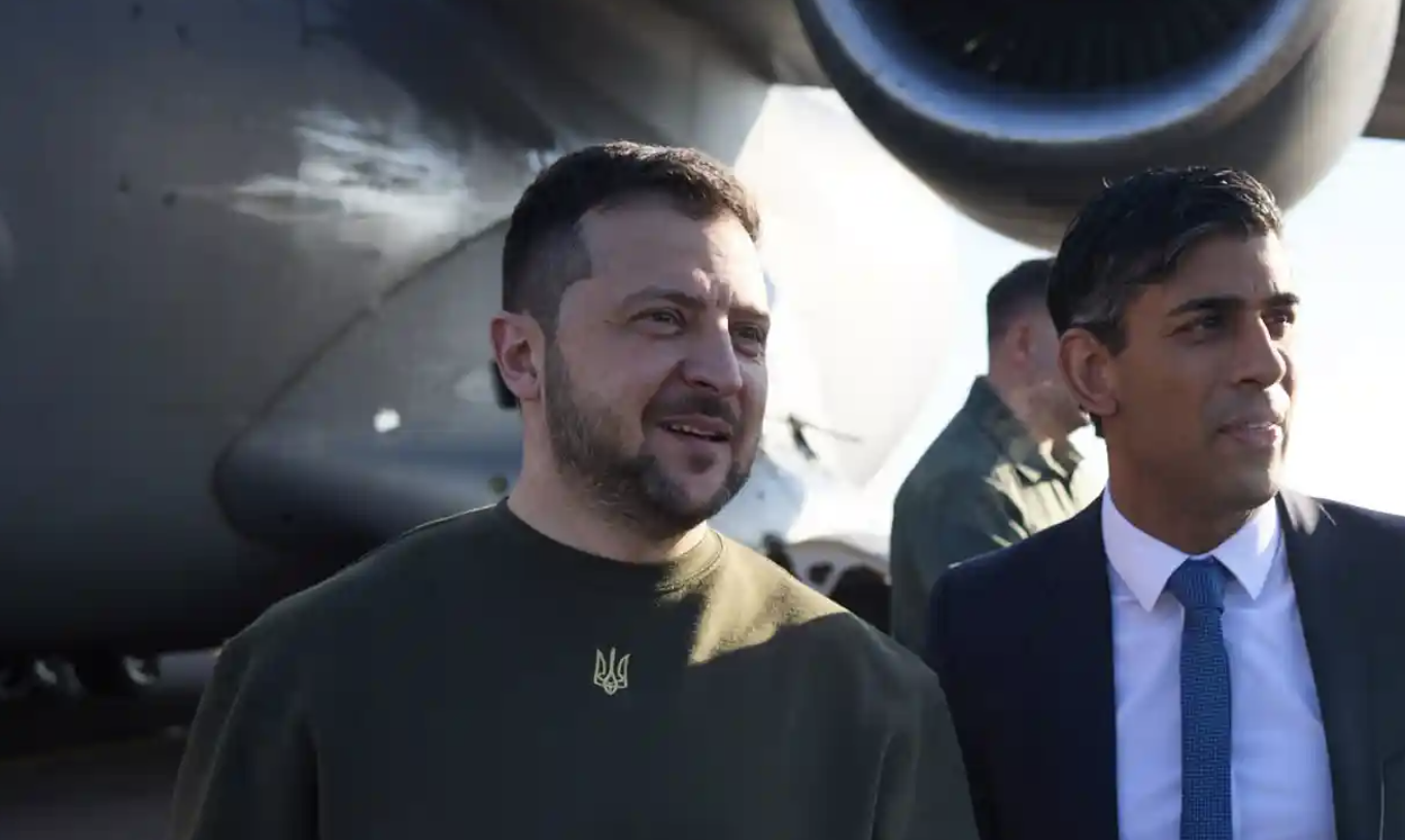 Zelensky da Sunak, Londra rafforza il sostegno a Kiev: "È un momento cruciale"
