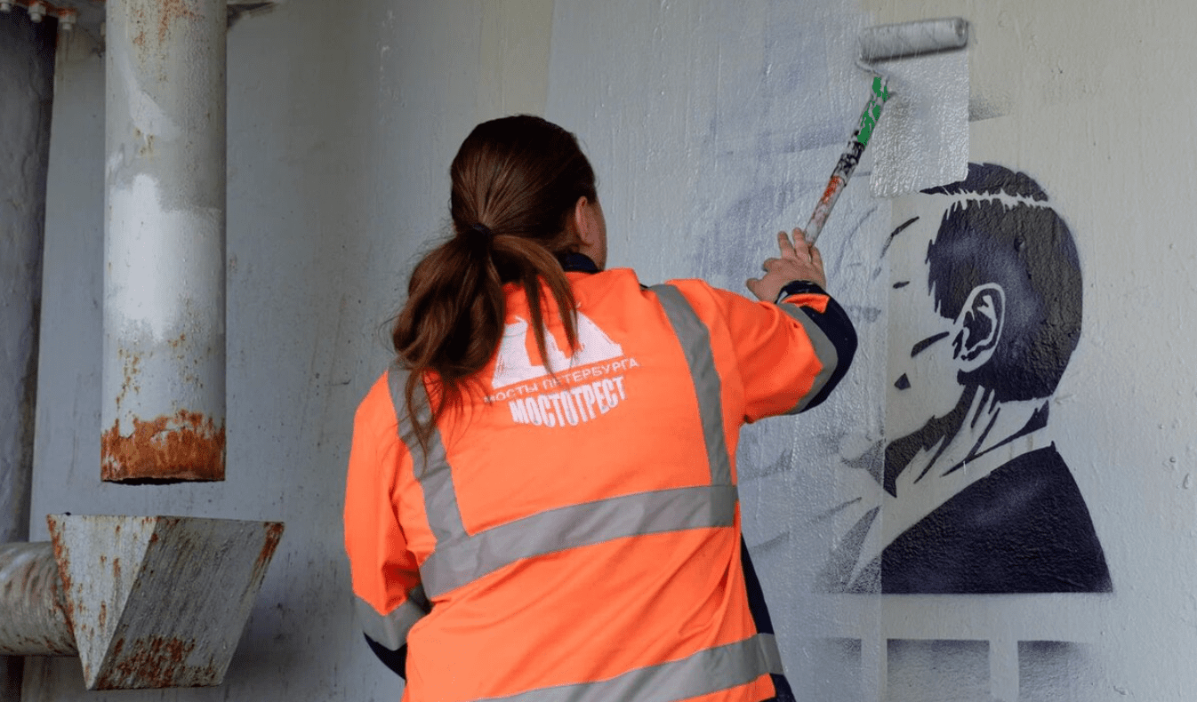 A San Pietroburgo cancellato il disegno fatto con lo spray che ironizzata su Putin
