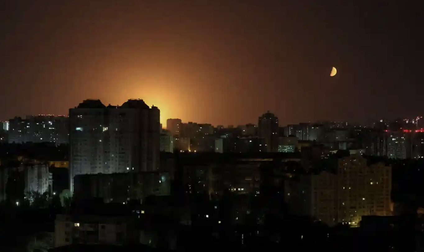 Su Kiev Putin scatena il più grande attacco di droni dall'inizio della guerra