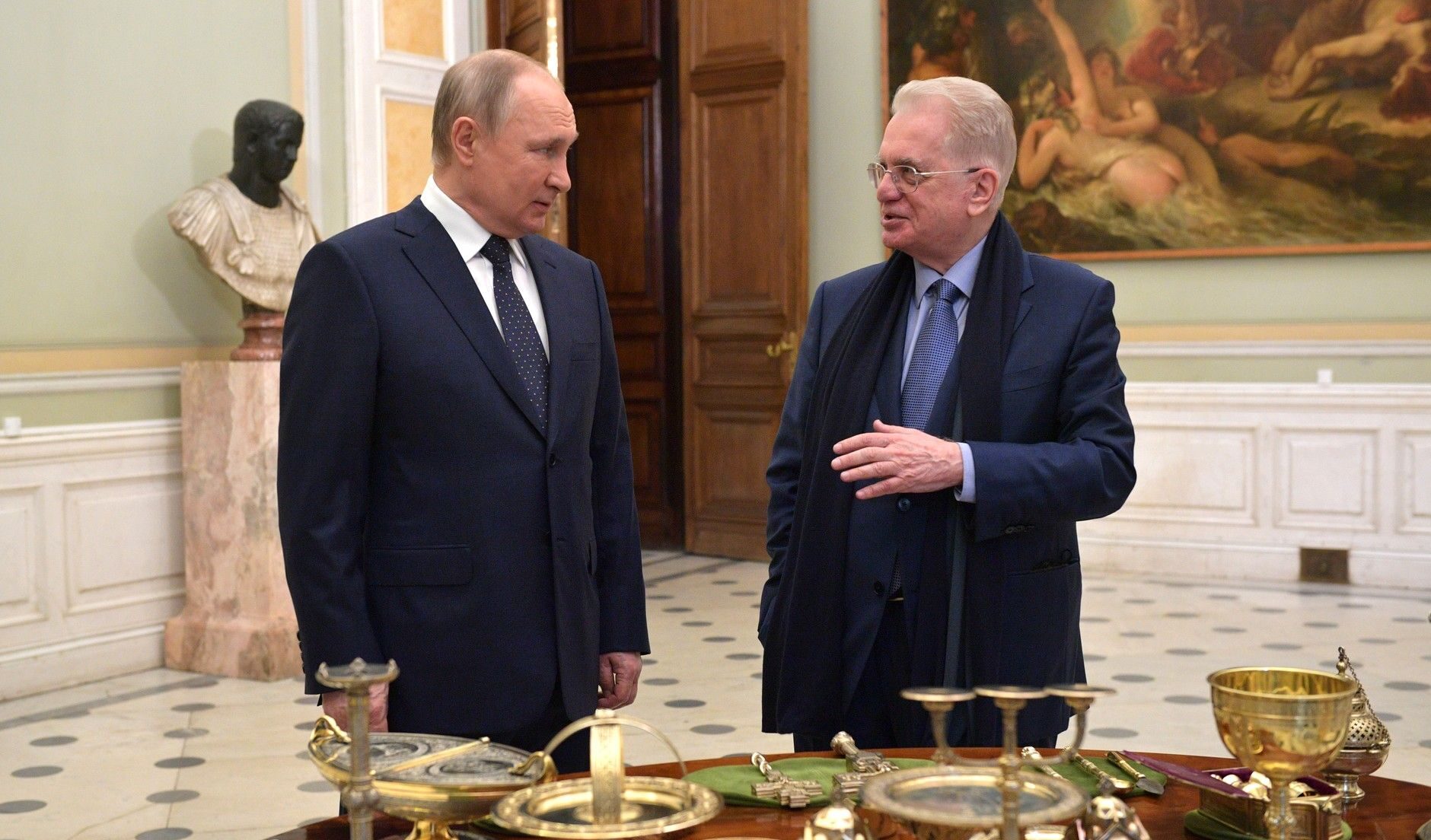 Putin militarizza la cultura: esaltato lo 'spirito imperiale' dell'Ermitage Putin militarizza la cultura: esaltato lo 'spirito imperiale' dell'Ermitage