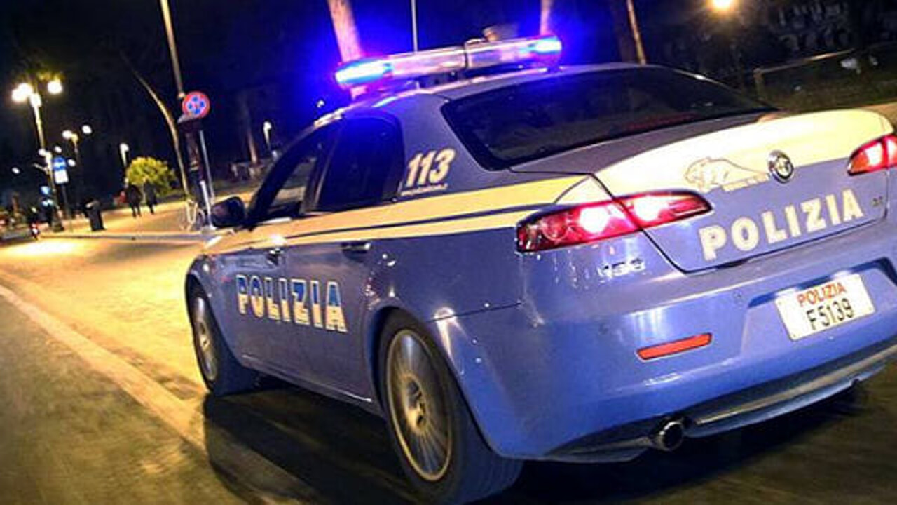 Colpisce e uccide il padre con un bastone: il 58enne era intervenuto con i carabinieri per calmare il figlio
