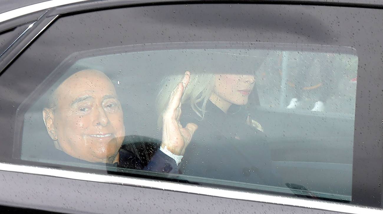 Berlusconi: le crisi  esaltavano il suo genio  e della crisi del paese è stato l'emblema