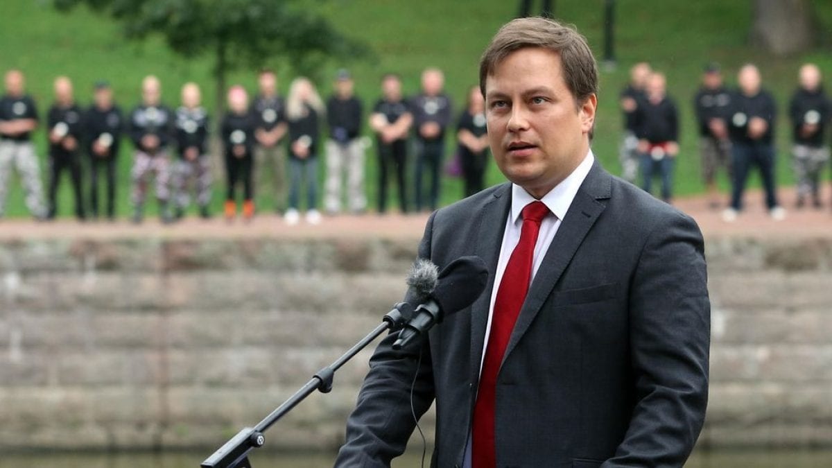 Finlandia, l'88 che esalta Hitler costa le dimissioni del ministro dell'Economia