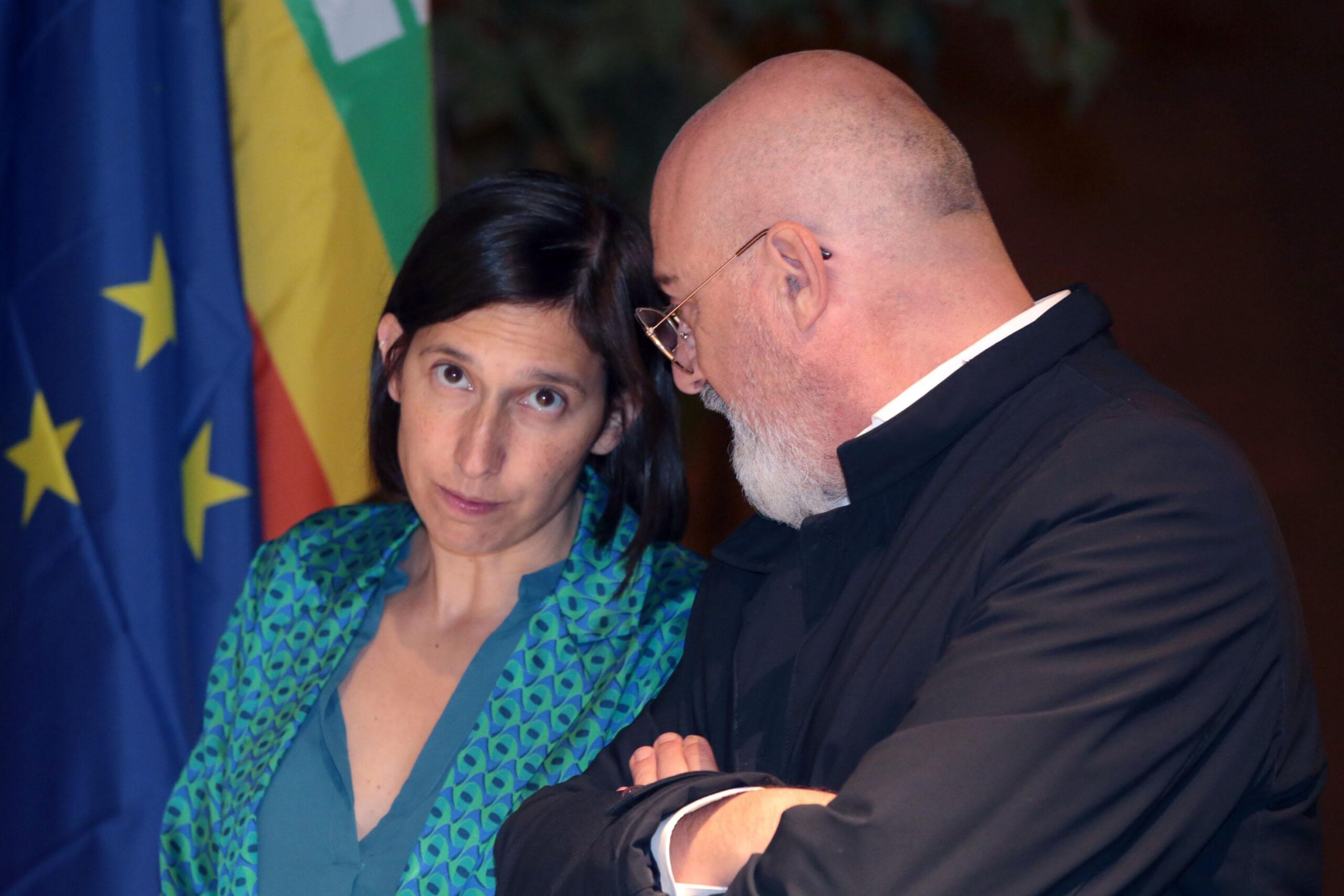 Schlein rafforza la leadership nel Pd con l’appoggio di Bonaccini e apre il dibattito sulle primarie di coalizione