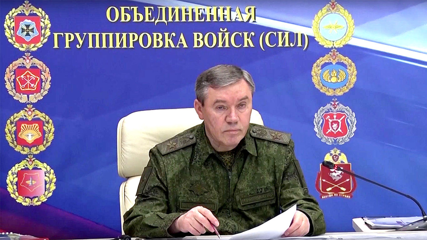 Gerasimov visita le truppe sul fronte di Zaporizhzhia sotto attacco ucraino Gerasimov visita le truppe sul fronte di Zaporizhzhia sotto attacco ucraino