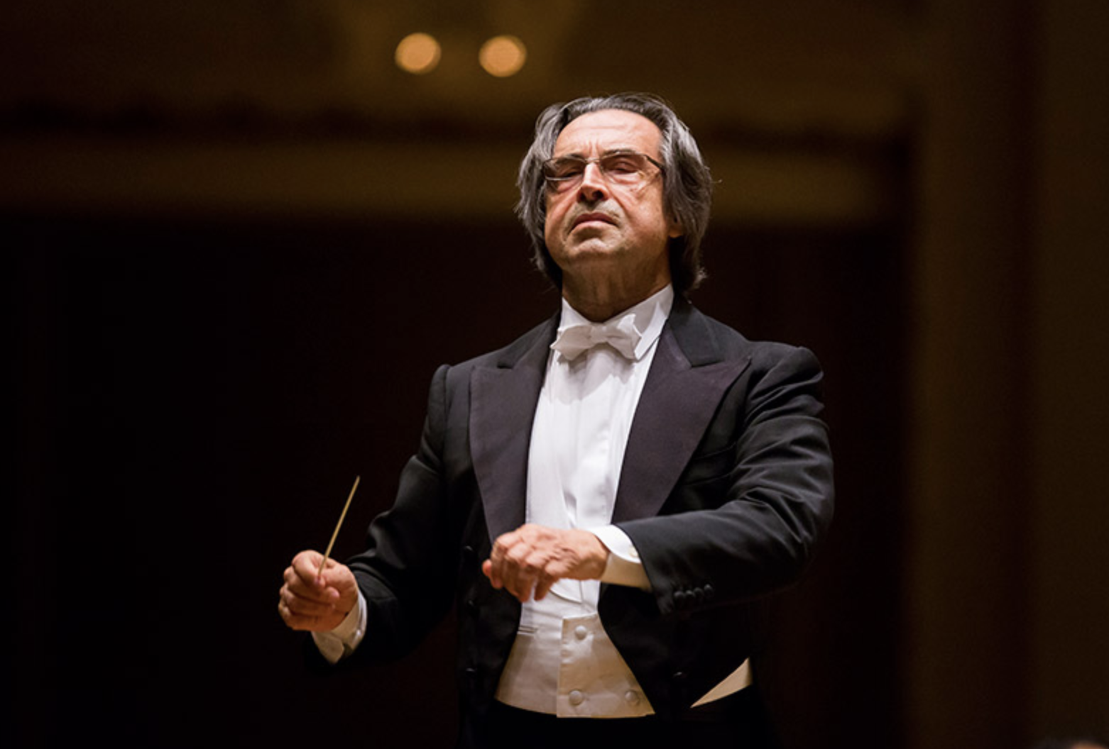 Riccardo Muti “Puccini secondo Muti”, venerdì 28 giugno alle 21.20 su Rai 3 in mondovisione: ecco le anticipazioni