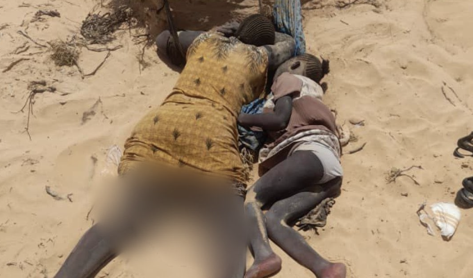 Madre e figlia morte di sete nel deserto: una foto racconta gli abusi finanziati (anche) dall'Europa
