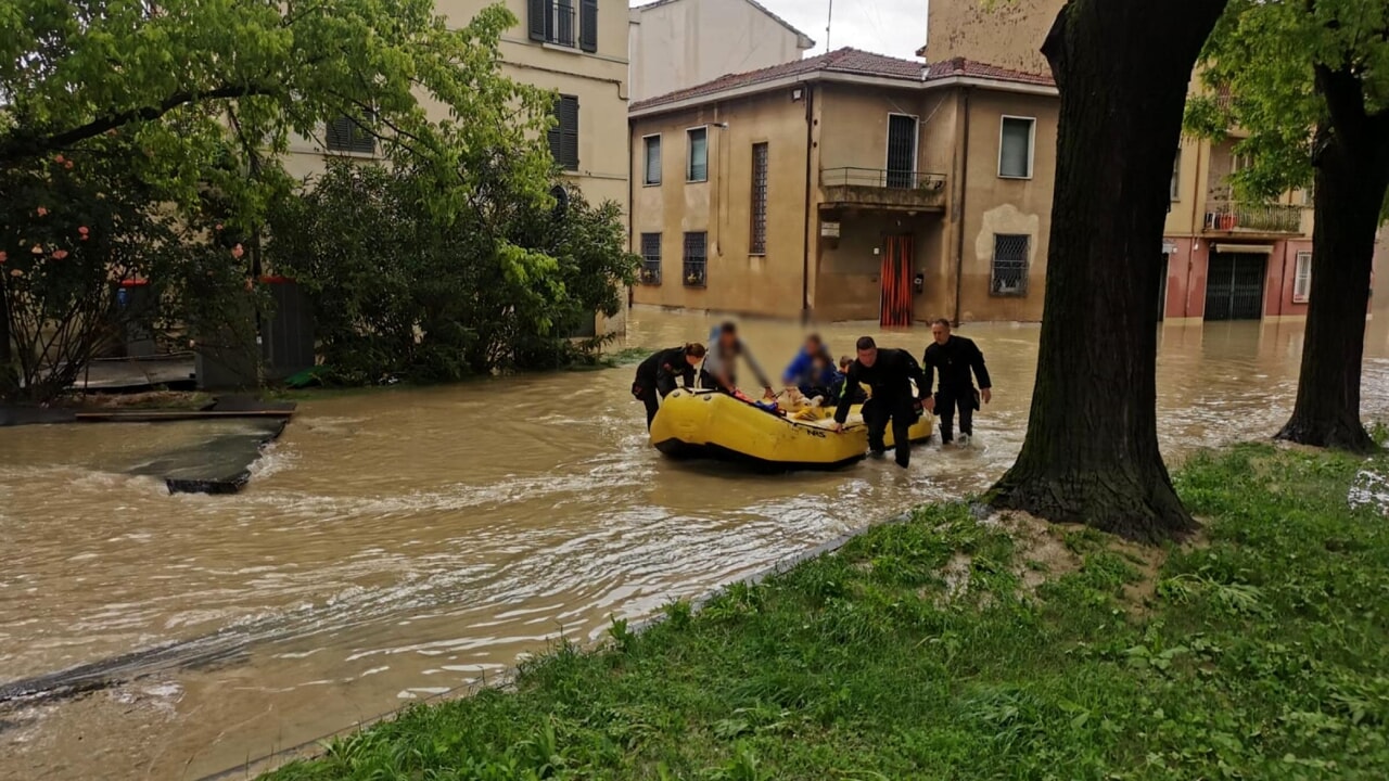 Così a  Forlì le donazioni dei cittadini agli alluvionati finiscono alle banche