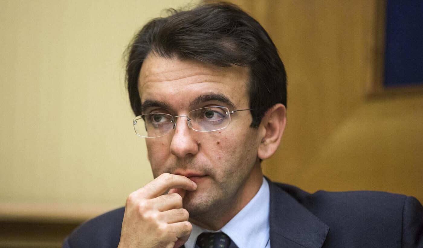 D'Attorre allude a Renzi: "Chi voleva spostare il Pd a destra ora è d'accordo con la destra"