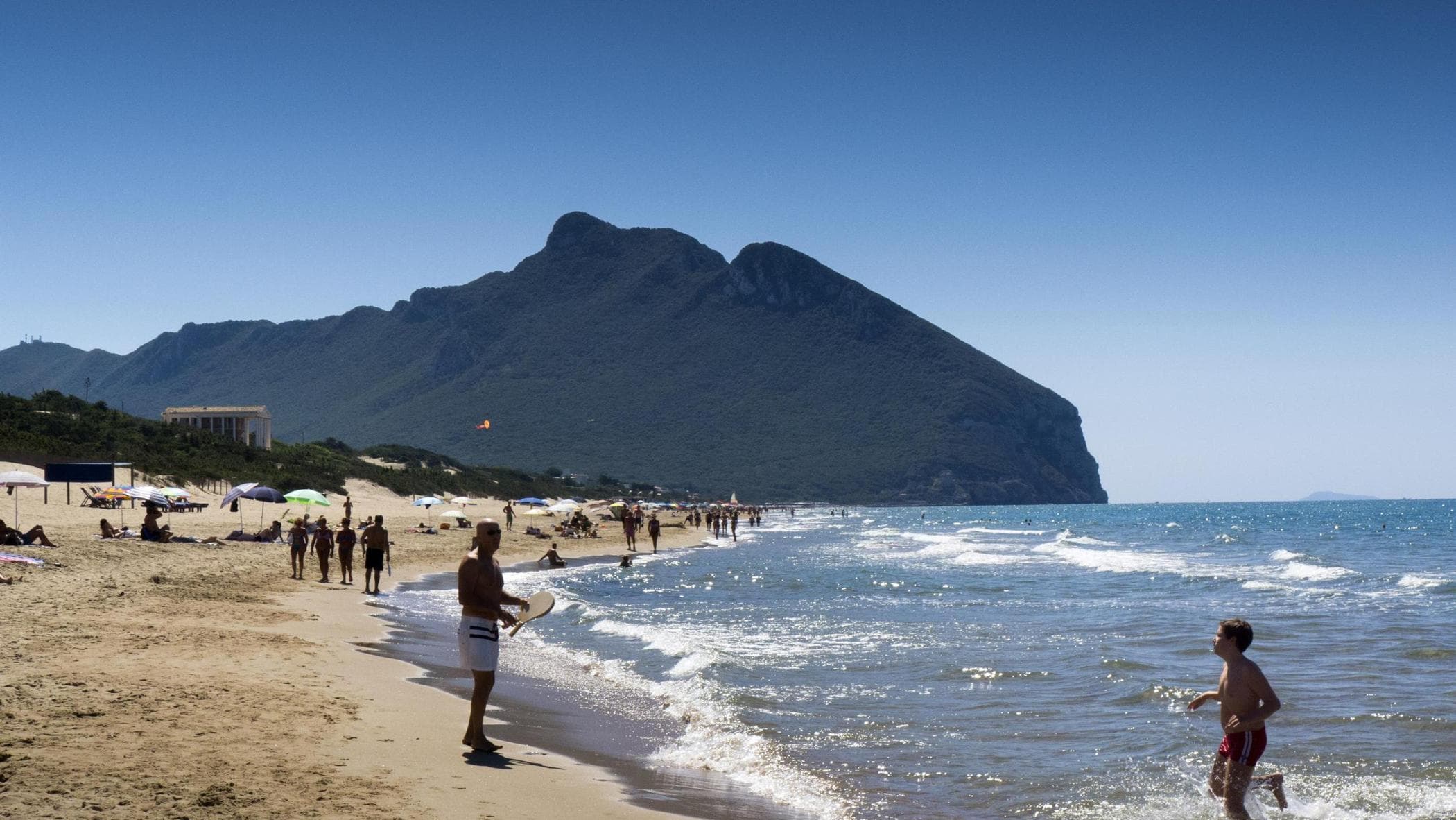 sabaudia "Fermate le esercitazioni militari a Sabaudia": l'appello di Avs al governo Meloni