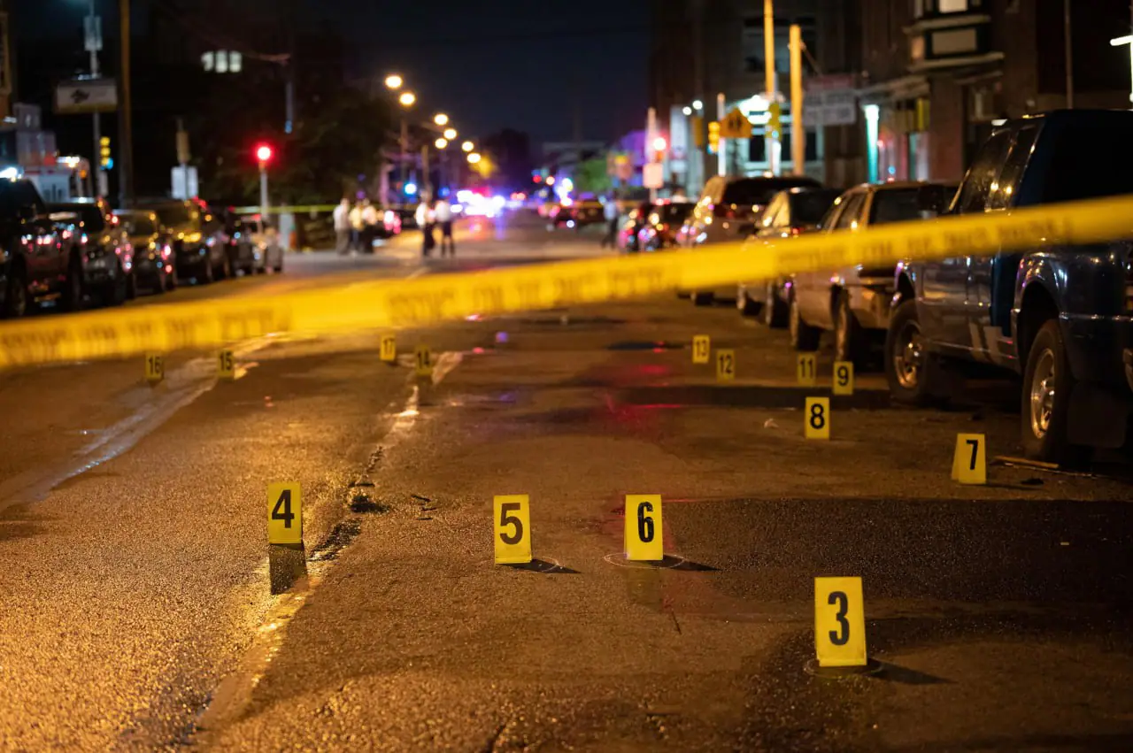 Philadelphia, 4 morti e due bambini feriti in una sparatoria: arrestati due uomini