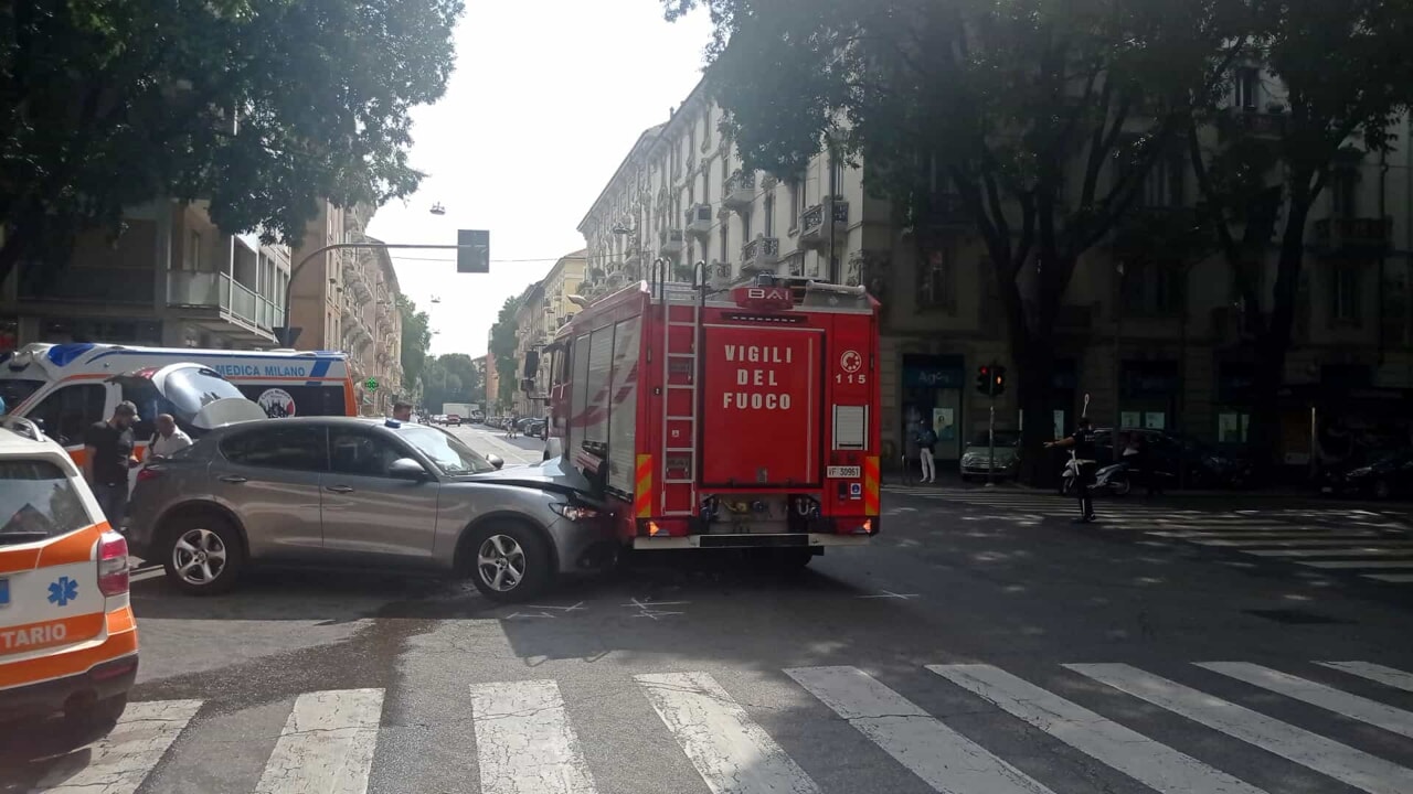 suv-larussa-pompieri L'auto della scorta di Ignazio La Russa si schianta contro il camion dei pompieri: 3 i feriti