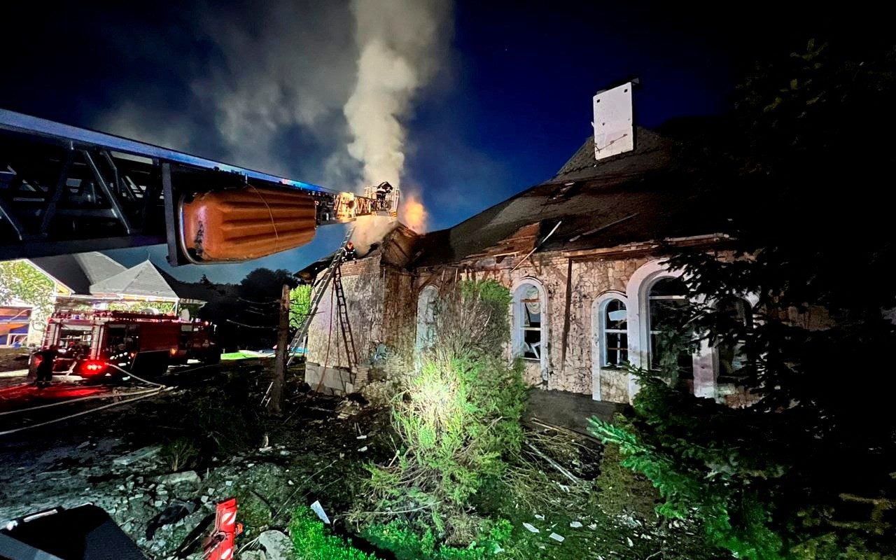 Attacco notturno russo su Kiev: la difesa ucraina abbatte dieci droni