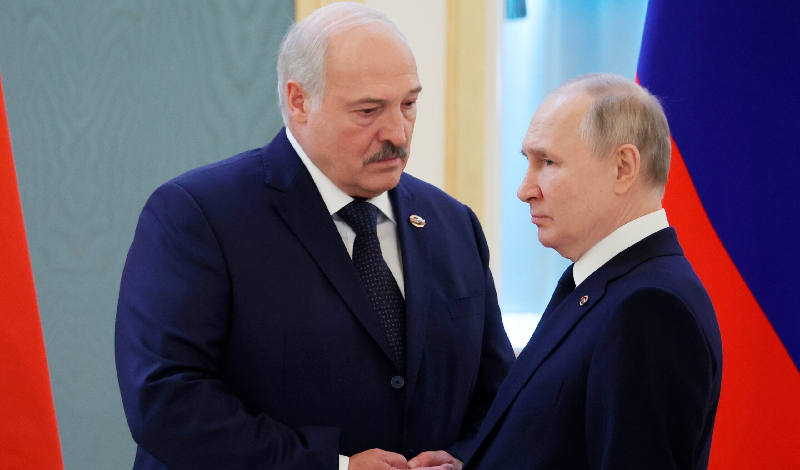 Putin si congratula con Lukashenko per la vittoria alle elezioni senza opposizione
