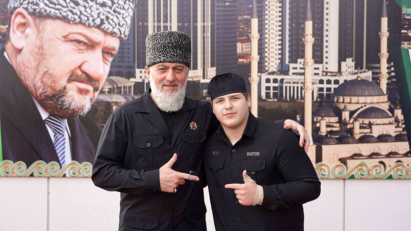 Kadyrov nomina il figlio di 15 anni Adam capo della sicurezza della Cecenia