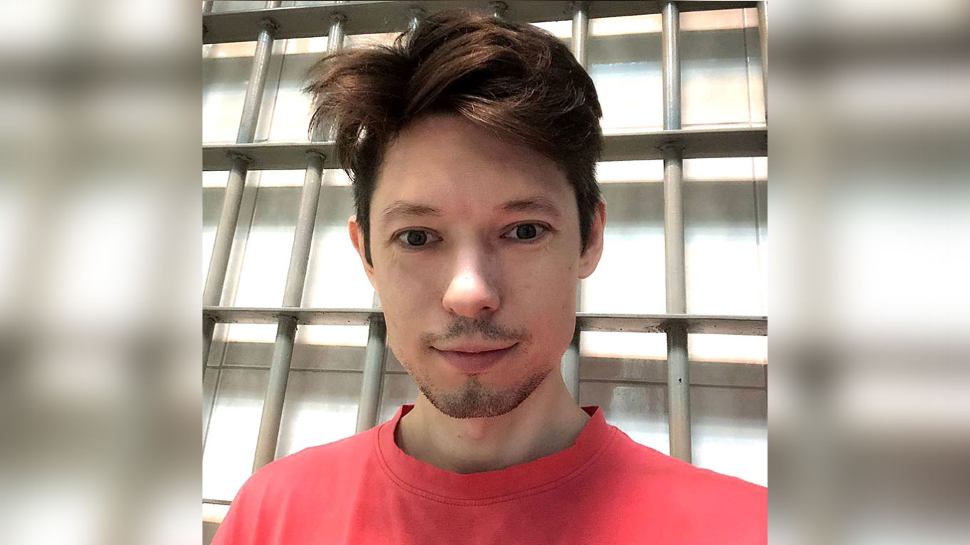 Russia, uno street-artist arrestato per alcuni graffiti contro la guerra di Putin