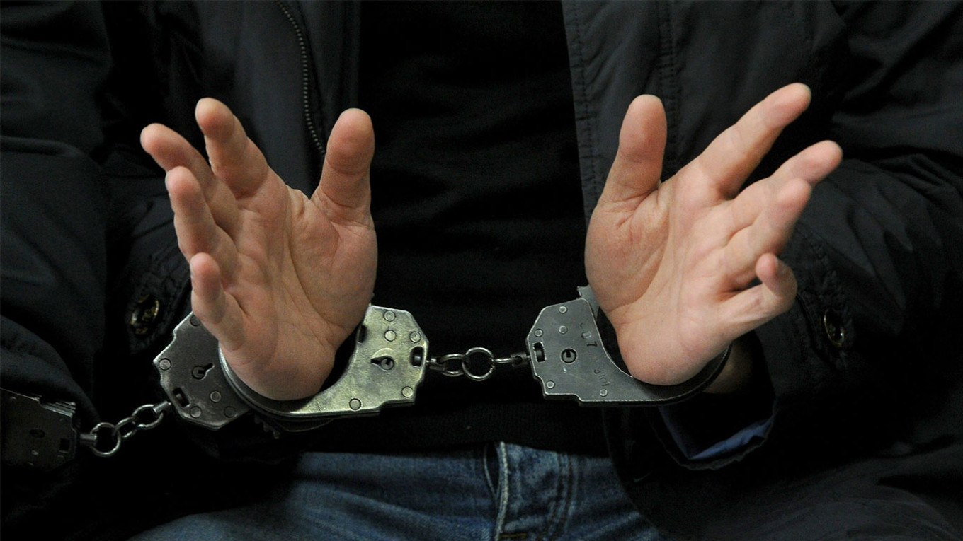 Russia, la repressione e il bavaglio di Putin non si ferma: arrestati tre giornalisti Russia, la repressione e il bavaglio di Putin non si ferma: arrestati tre giornalisti