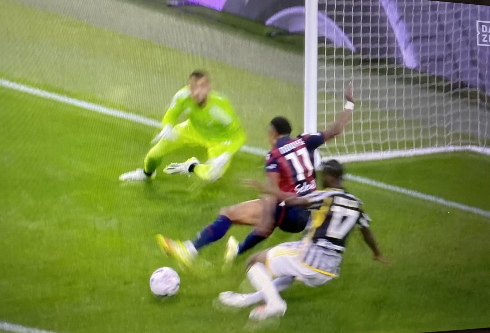 rigore-bologna-juve Ecco l'audio del rigore negato al Bologna contro la Juve: "Il difensore sta fermo...."