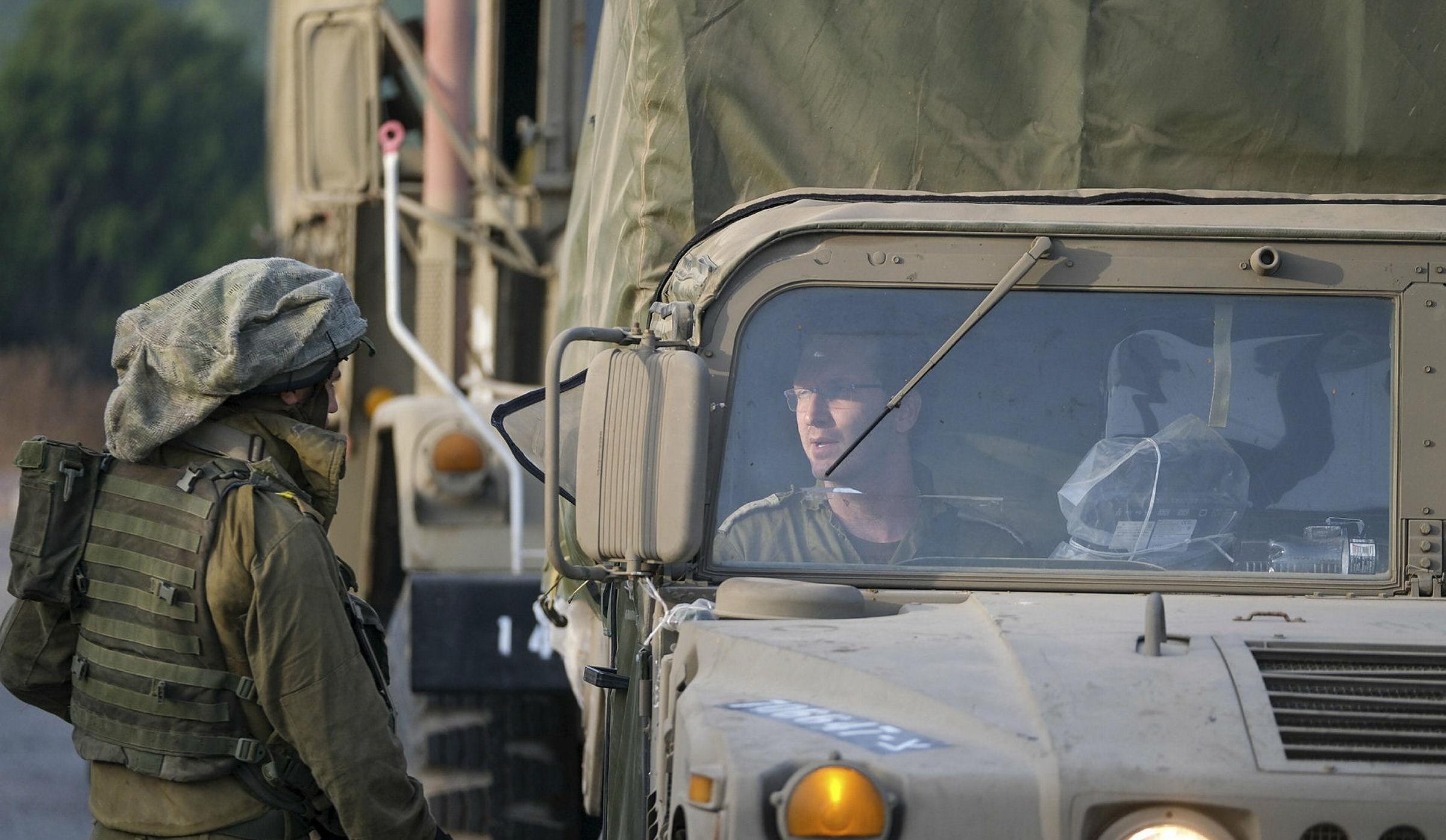 Guerra di Gaza, sale il bilancio delle vittime mentre Israele pensa all'invasione della Striscia Guerra di Gaza, sale il bilancio delle vittime mentre Israele pensa all'invasione della Striscia