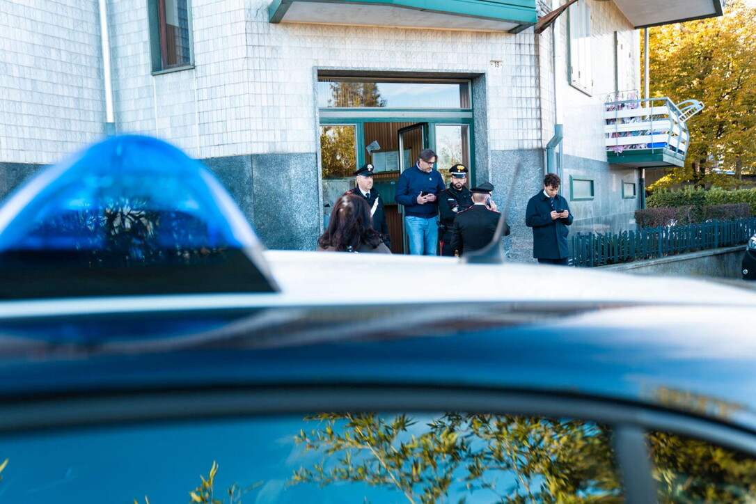 Femminicidio: uccide la moglie poi va al lavoro, affida la figlia ad un collega e si getta da un silos Femminicidio: uccide la moglie poi va al lavoro, affida la figlia ad un collega e si getta da un silos