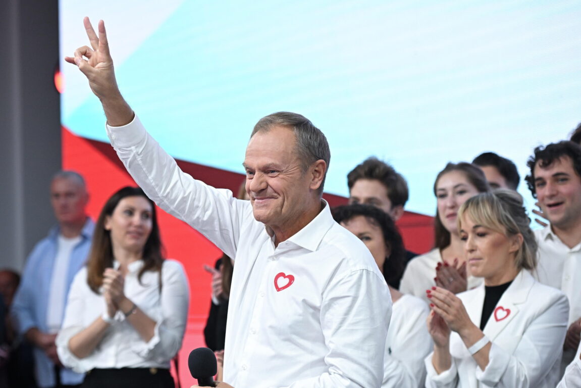 In Polonia vince l'opposizione europeista, Tusk: "Pronti a prendere il potere in qualsiasi momento"