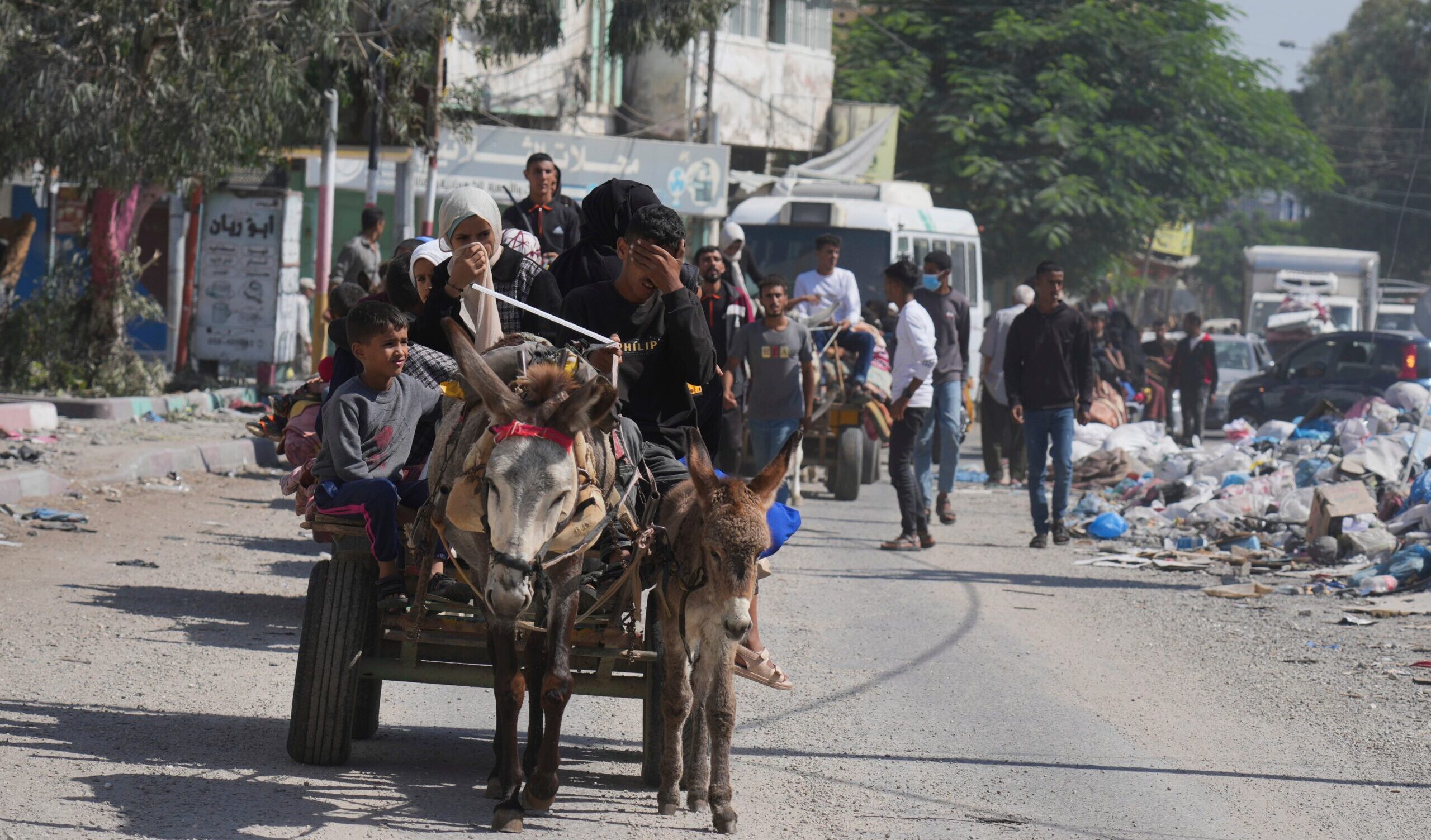 Gaza, continua la grande fuga dal nord della Striscia dopo le minacce di Israele: l'Onu condanna
