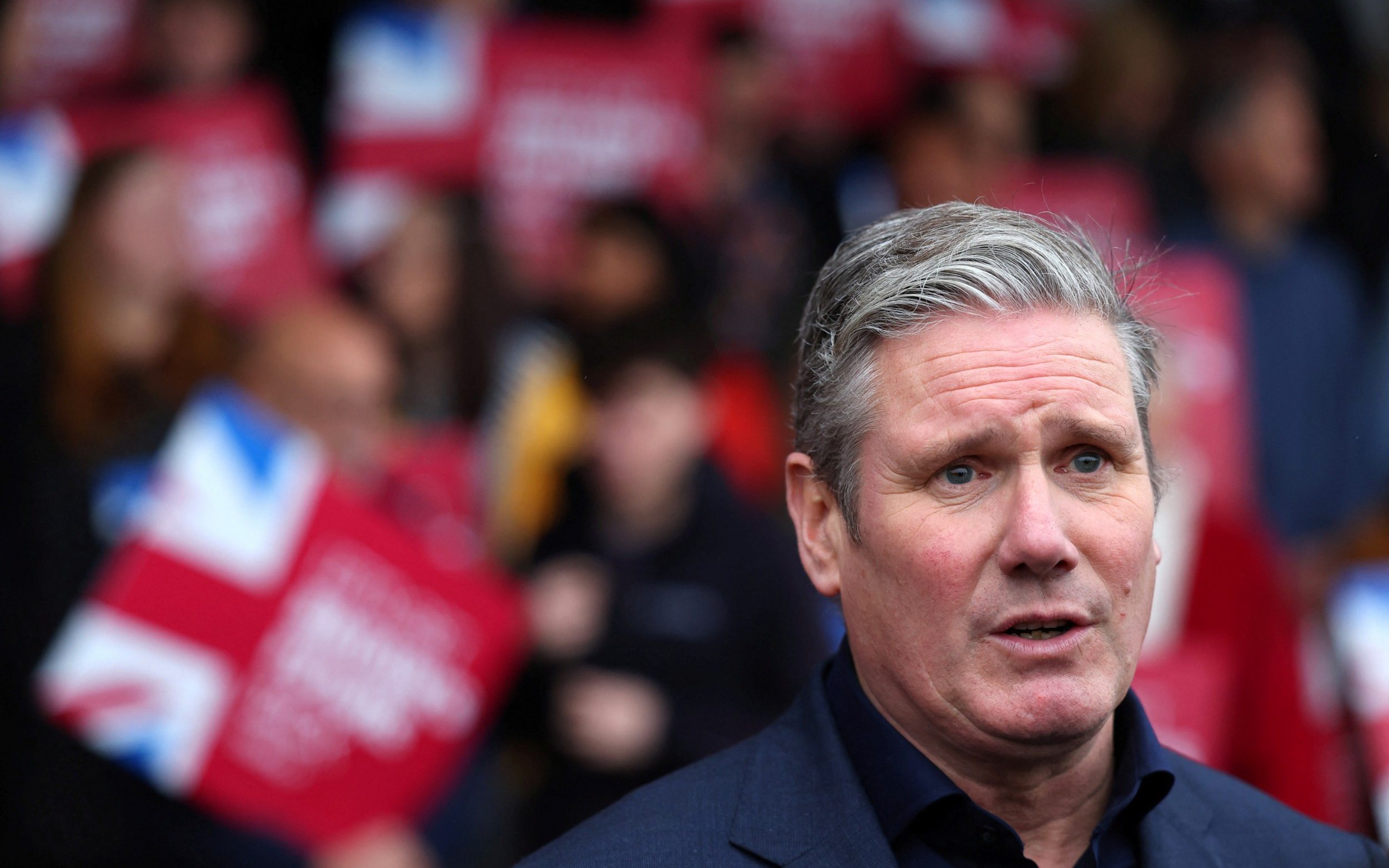 Laburisti in rivolta per la linea filo-israeliana di Starmer: ora il segretario tenta di ricucire