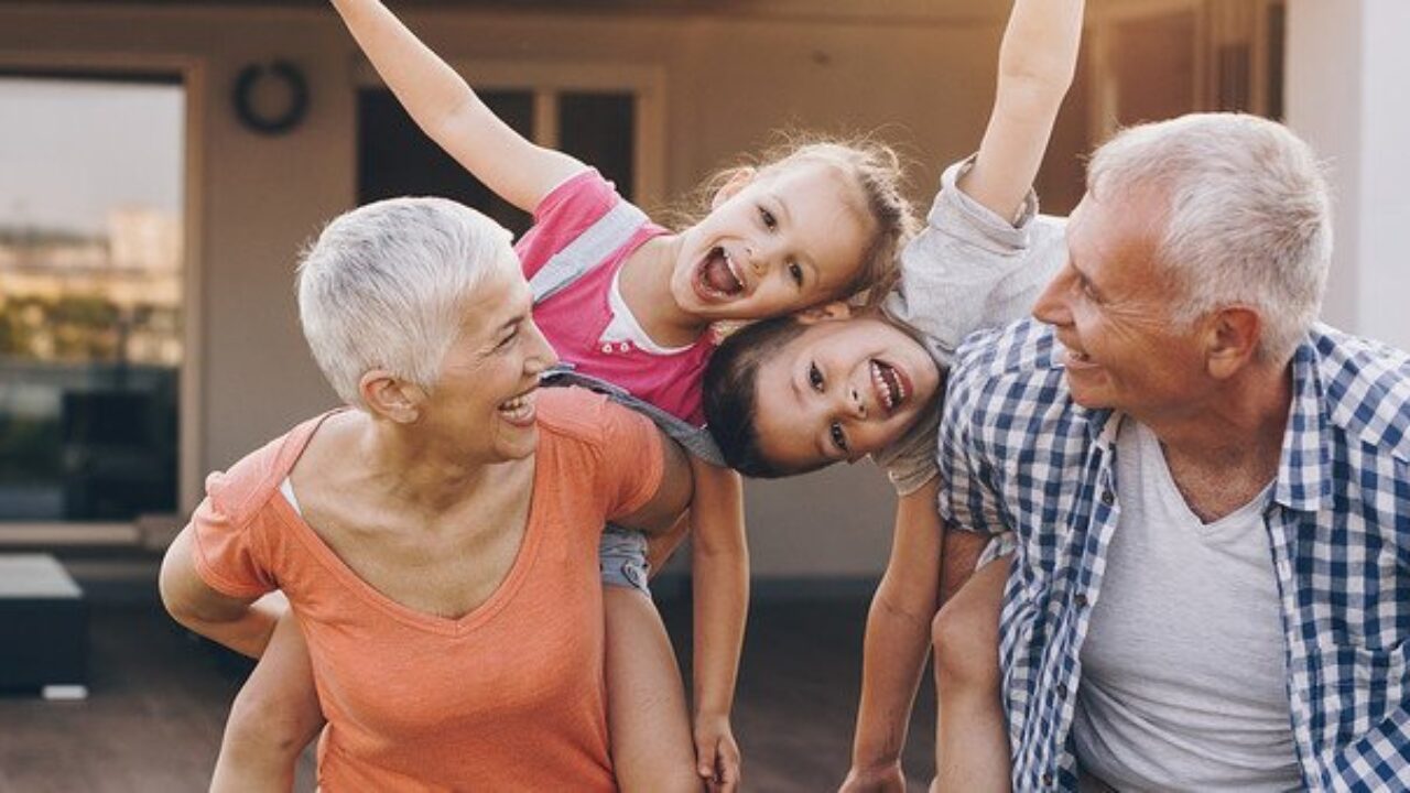 Festa dei Nonni, la Coldiretti: "1 su 3 salva i bilanci delle famiglie"